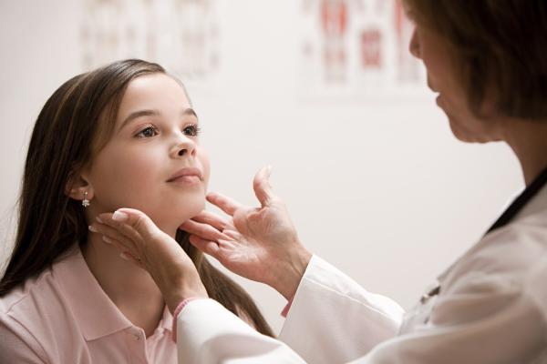 Geniz eti büyümesinin belirtileri nelerdir?